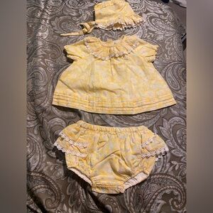 Cupcakes & Cashmere 6-9 months Baby Girl Yellow Floral Dress Bonnet Set Outfit